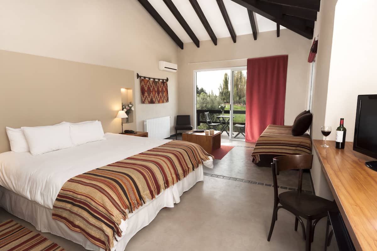 Premium bedding, pillowtop beds, in-room safe, individually decorated