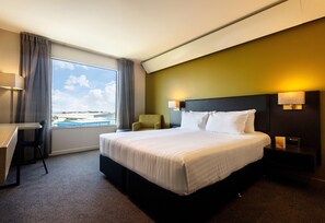 In-room safe, laptop workspace, blackout drapes, iron/ironing board - Sudima Auckland Airport (Auckland)