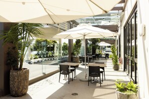 Breakfast, lunch and dinner served