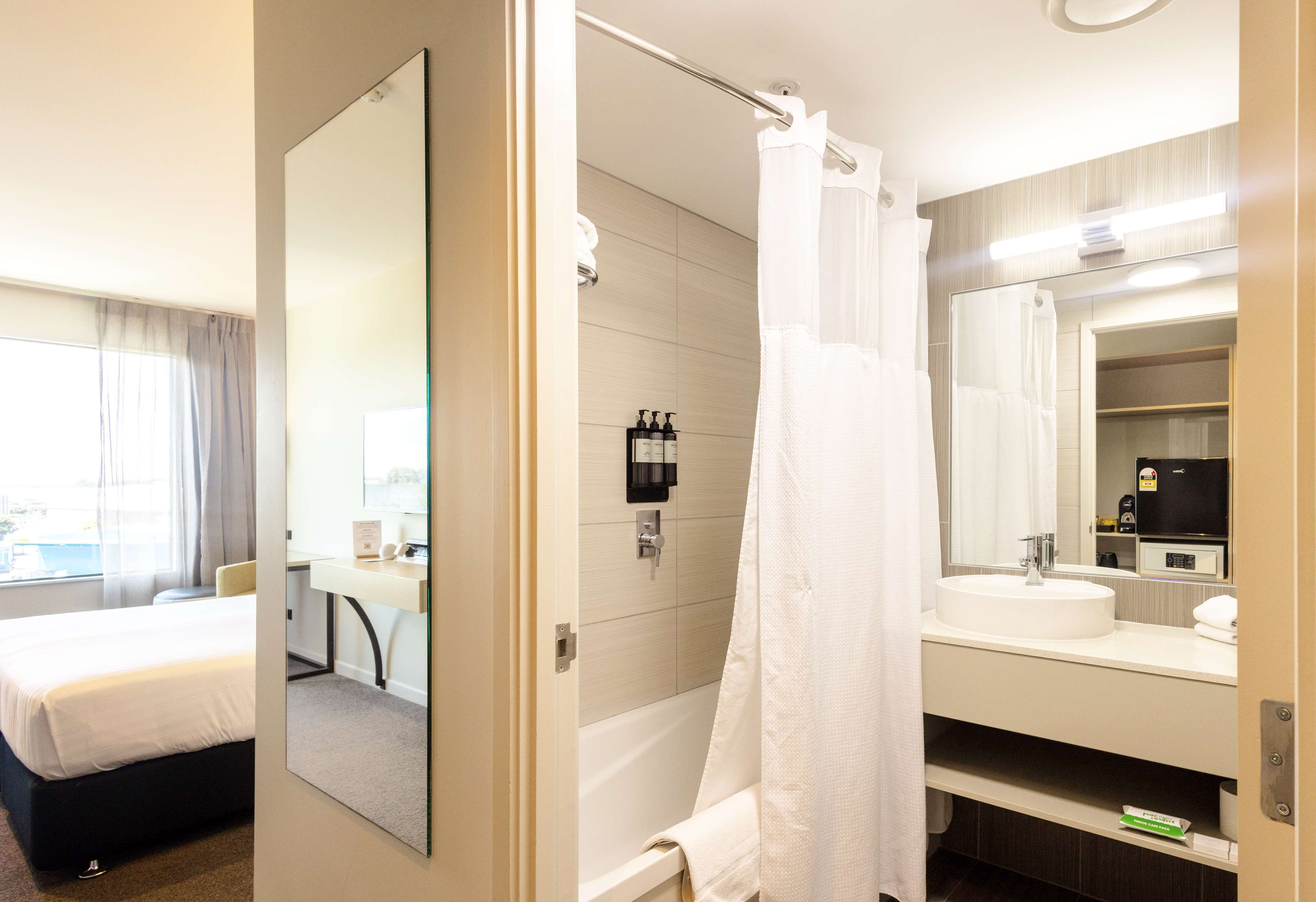 deluxe king | bathroom | free toiletries, hair dryer, towels
