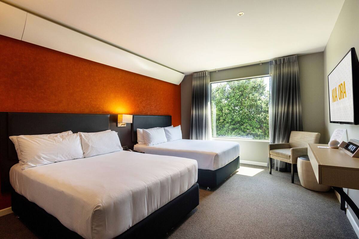 Deluxe Twin | In-room safe, laptop workspace, blackout drapes, iron/ironing board