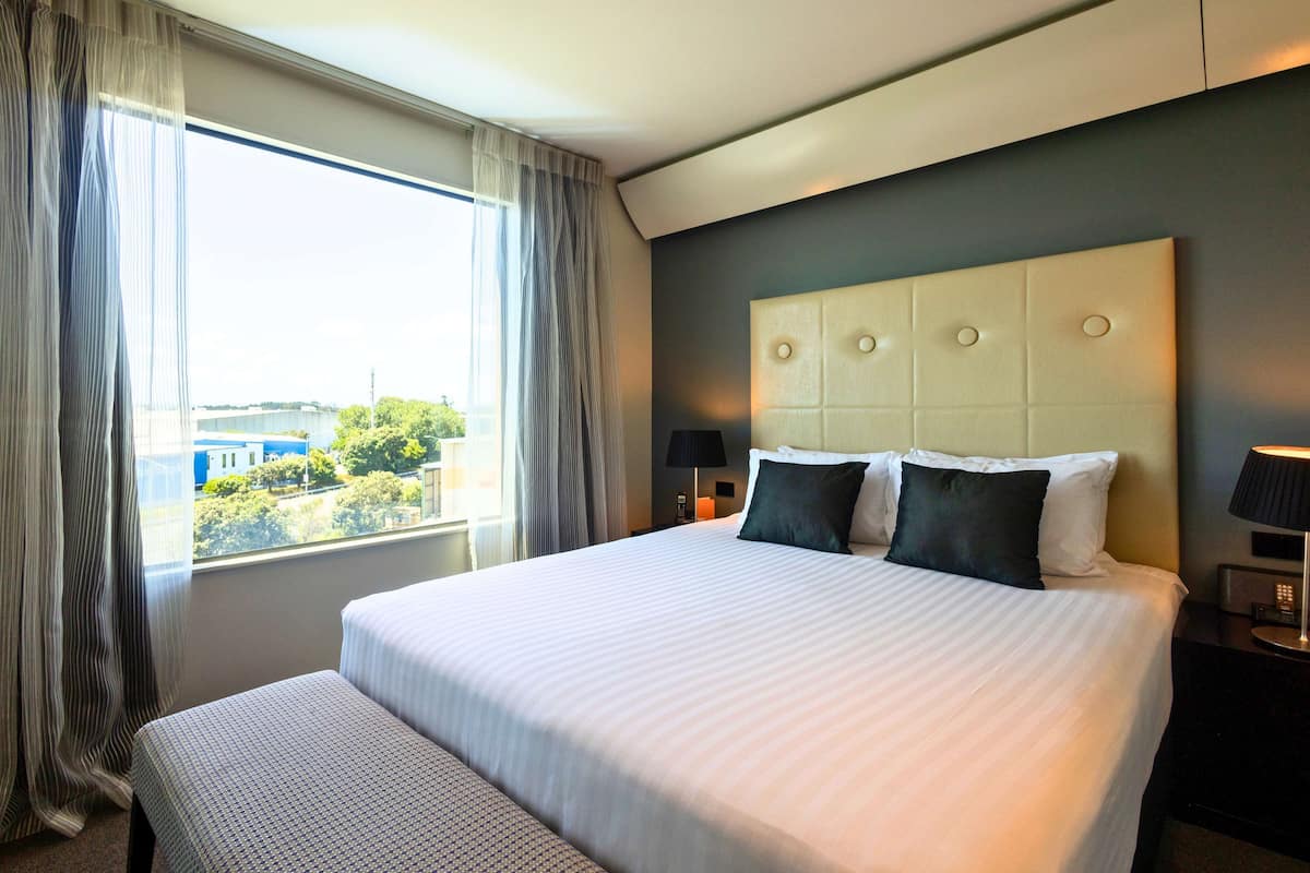 1 bedroom, in-room safe, laptop workspace, blackout curtains