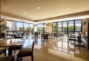 Breakfast, lunch and dinner served