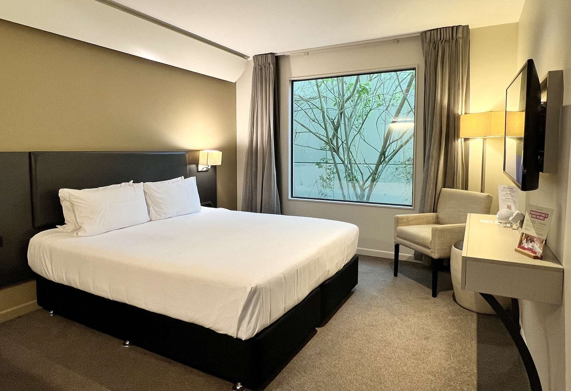 In-room safe, laptop workspace, blackout drapes, iron/ironing board