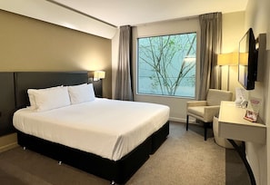 In-room safe, laptop workspace, blackout curtains, iron/ironing board - Sudima Auckland Airport (Auckland)