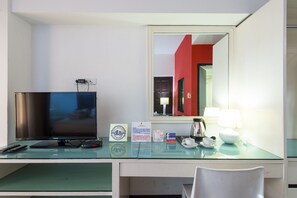 Deluxe Double Room | Living area