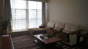 1 habitación, cubrecamas, minibar y caja de seguridad en la habitación