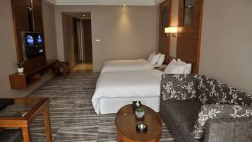 1 quarto, edredons de pluma, frigobar, cofres nos quartos