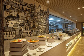 Se sirven desayunos, comidas, cenas y brunch