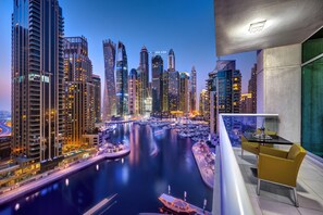 A high-rise building with a view of a marina and city skyline. - Marina Hotel Apartments (Dubai)