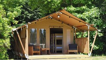 Familienzelt | Allergikerbettwaren, Daunenbettdecken, Schreibtisch