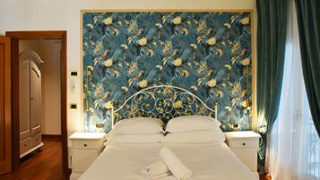 Chambre Quadruple Supérieure | Literie hypoallergénique, couette en duvet d'oie, bureau