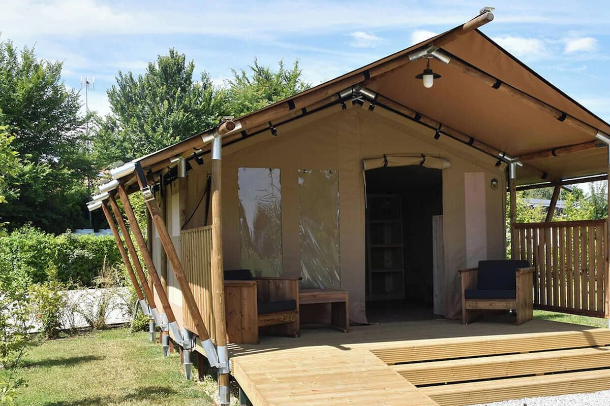 Tente Confort | Literie hypoallergénique, couette en duvet d'oie, bureau