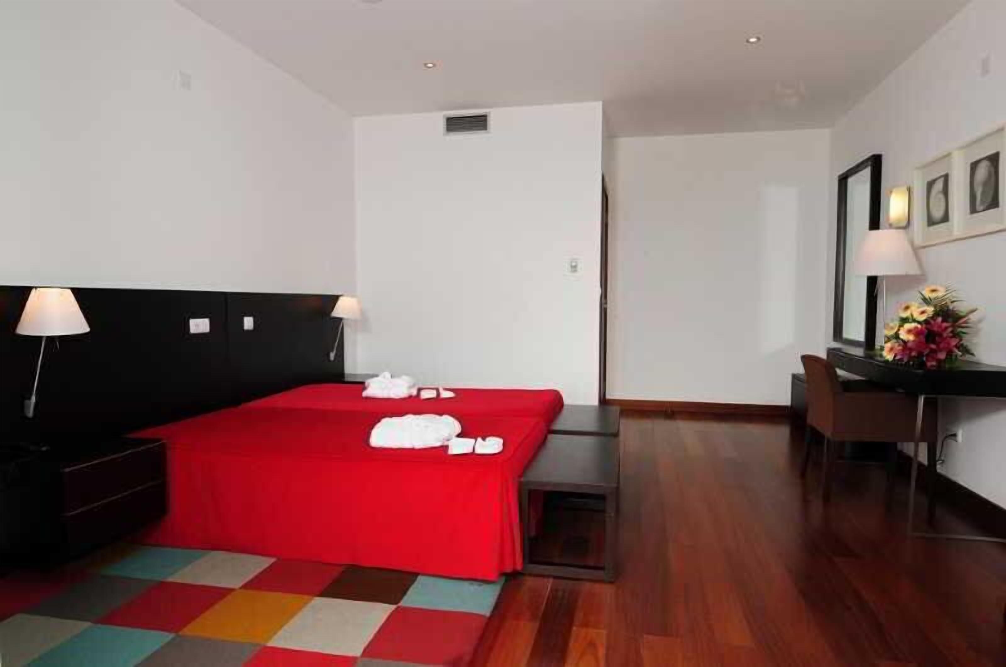 Minibar, in-room safe, desk, soundproofing