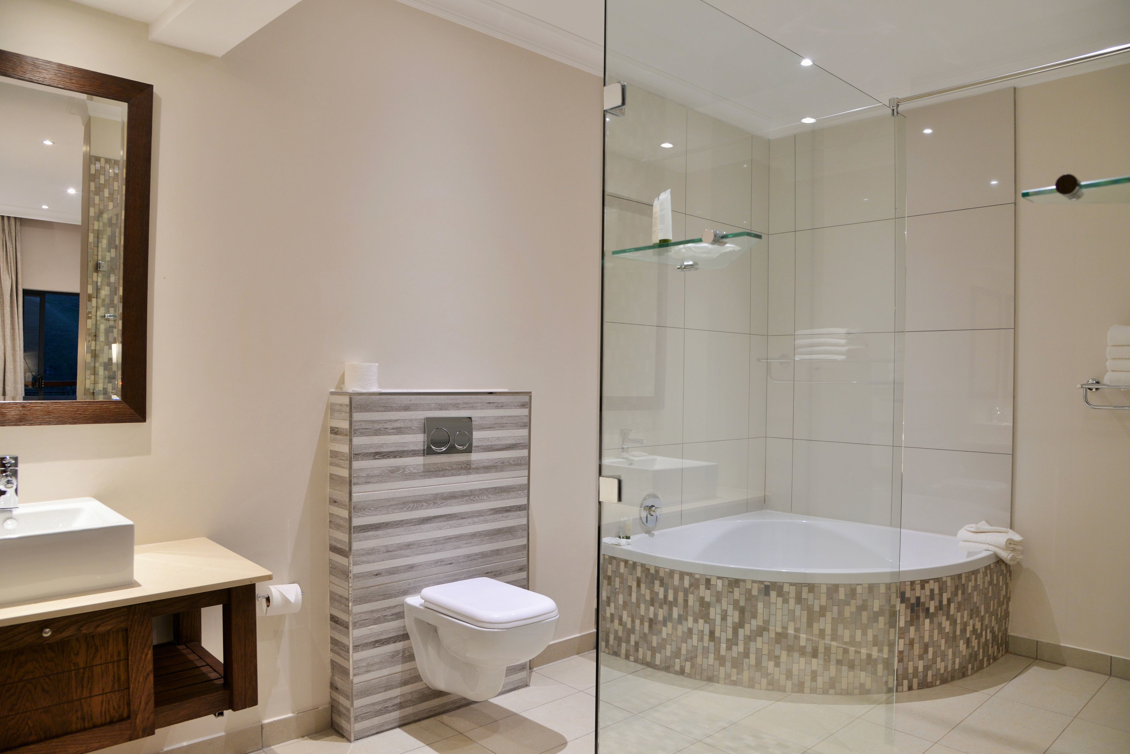 suite, 1 king bed | bathroom | hair dryer, towels, soap, shampoo