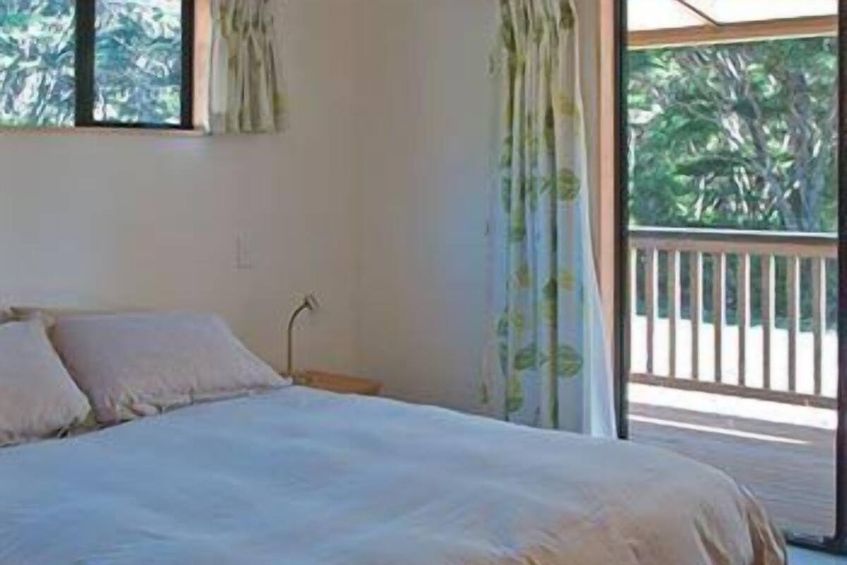 1 Schlafzimmer, Schreibtisch, schallisolierte Zimmer