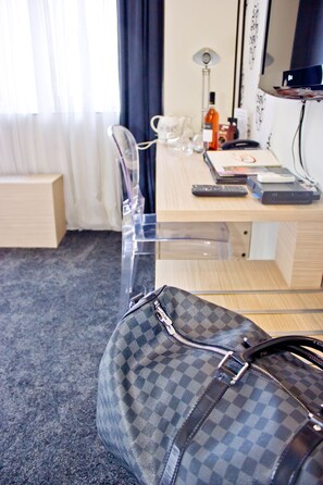 Centre d’affaires dans la chambre