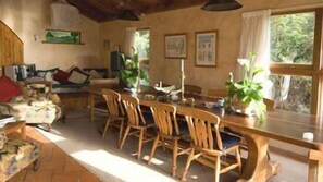 Cottage, 2 Bedrooms (Te Koinga) | In-room dining