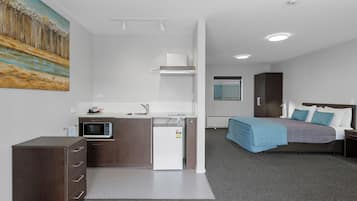 Superior Studio Suite, 1 Queen Bed, Accessible, Courtyard View | Private kitchen | Fridge, microwave, coffee/tea maker, electric kettle
