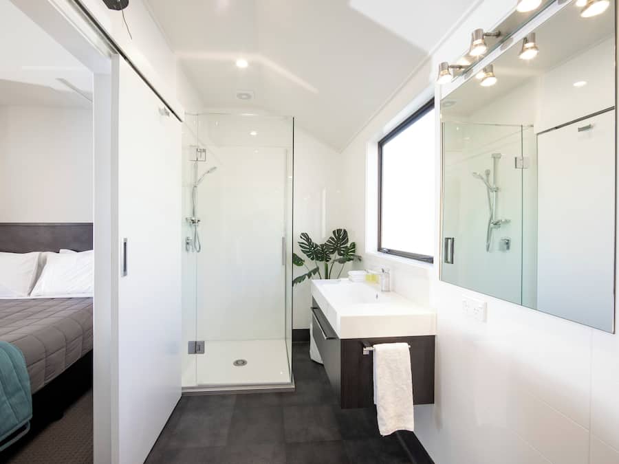 Superior Studio Suite, 1 Queen Bed, Accessible, Courtyard View | Bathroom | Hair dryer, towels
