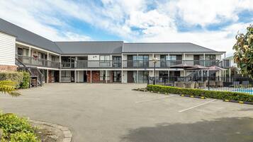 Superior-Studiosuite, 1 Queen-Bett, barrierefrei, Blick auf den Innenhof | Ausblick vom Zimmer