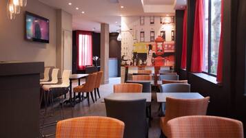 Daily buffet breakfast (EUR 15 per person)