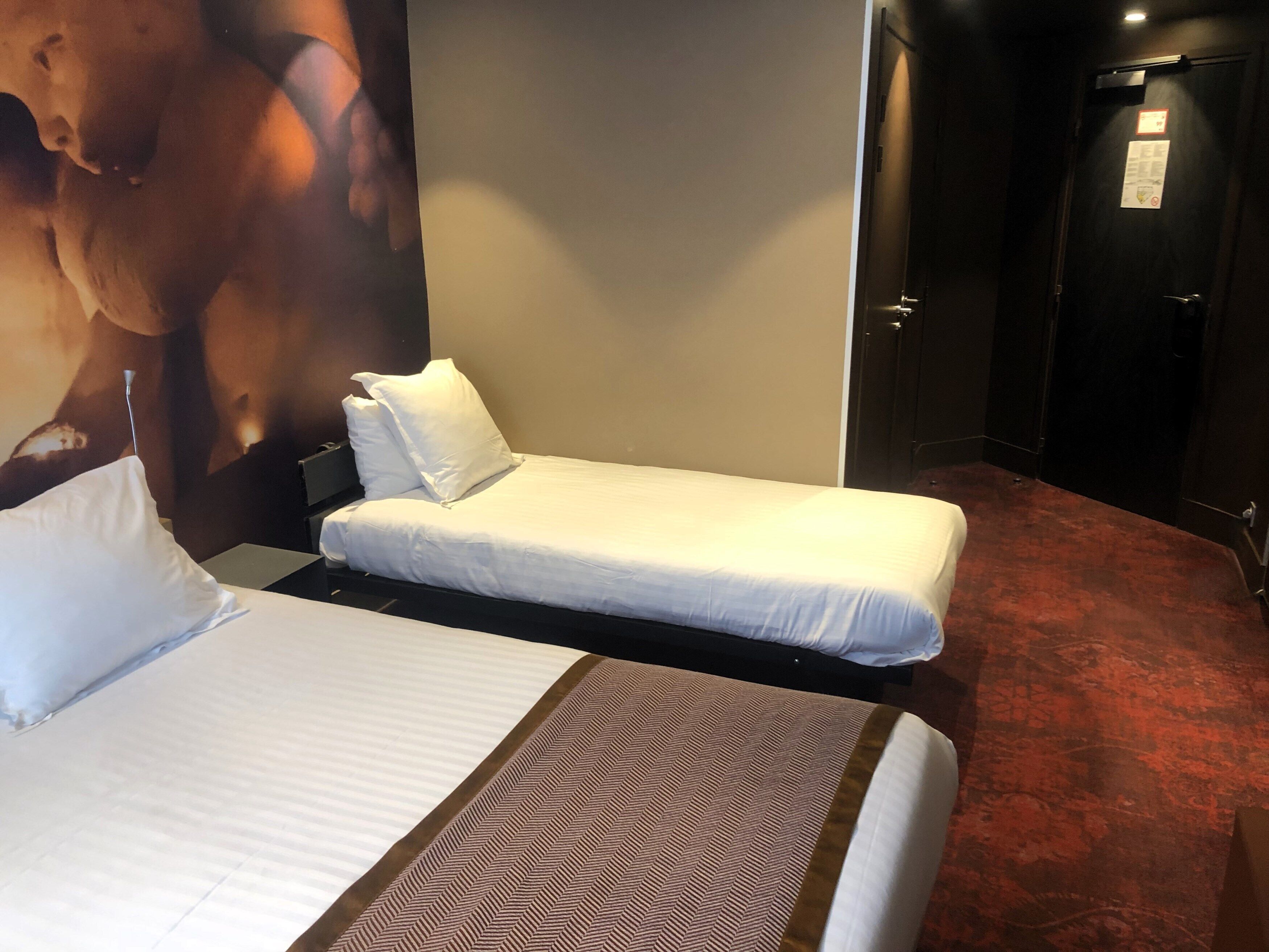 triple room | premium bedding, in-room safe, individually decorated, desk