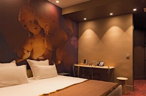 Bộ đồ giường cao cấp, két bảo mật tại phòng, trang trí khác biệt 