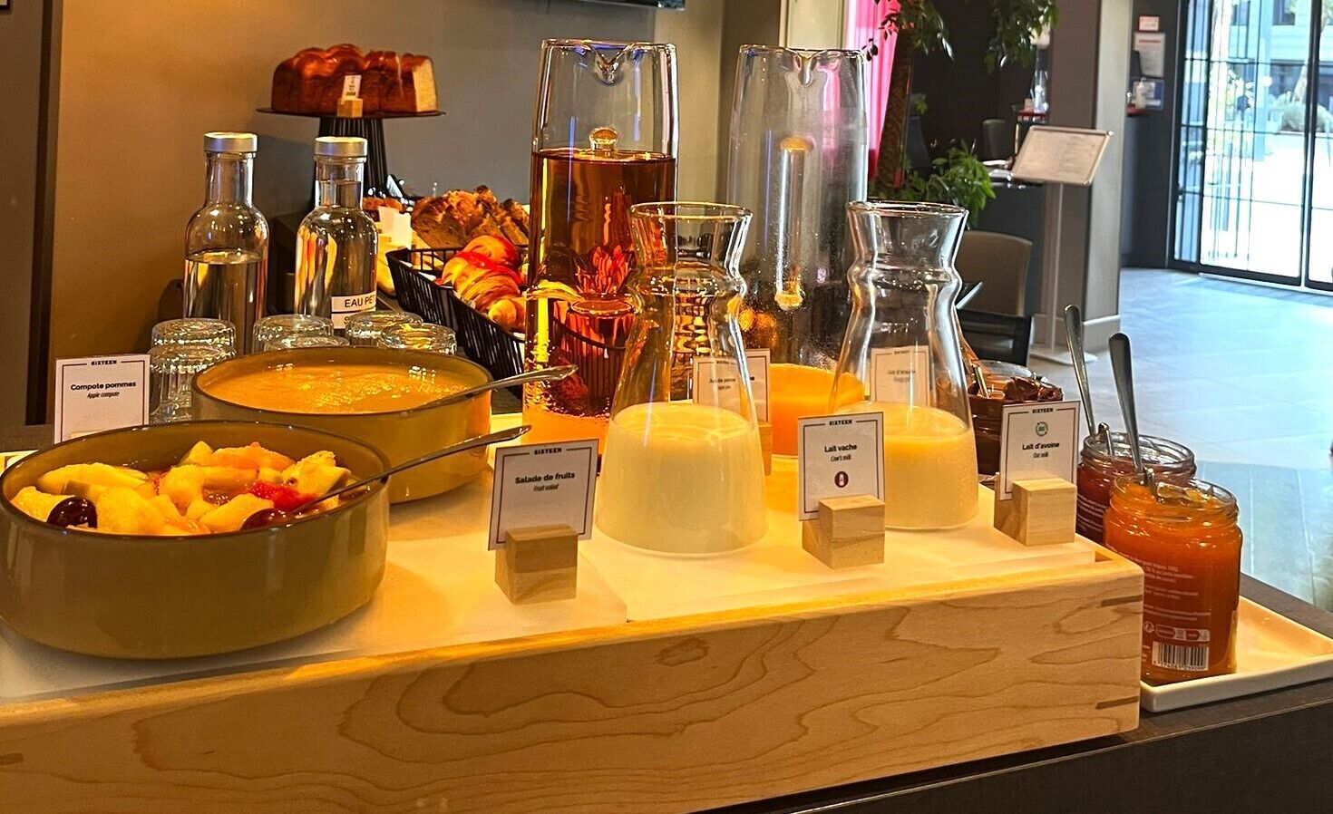 Daily buffet breakfast for a fee