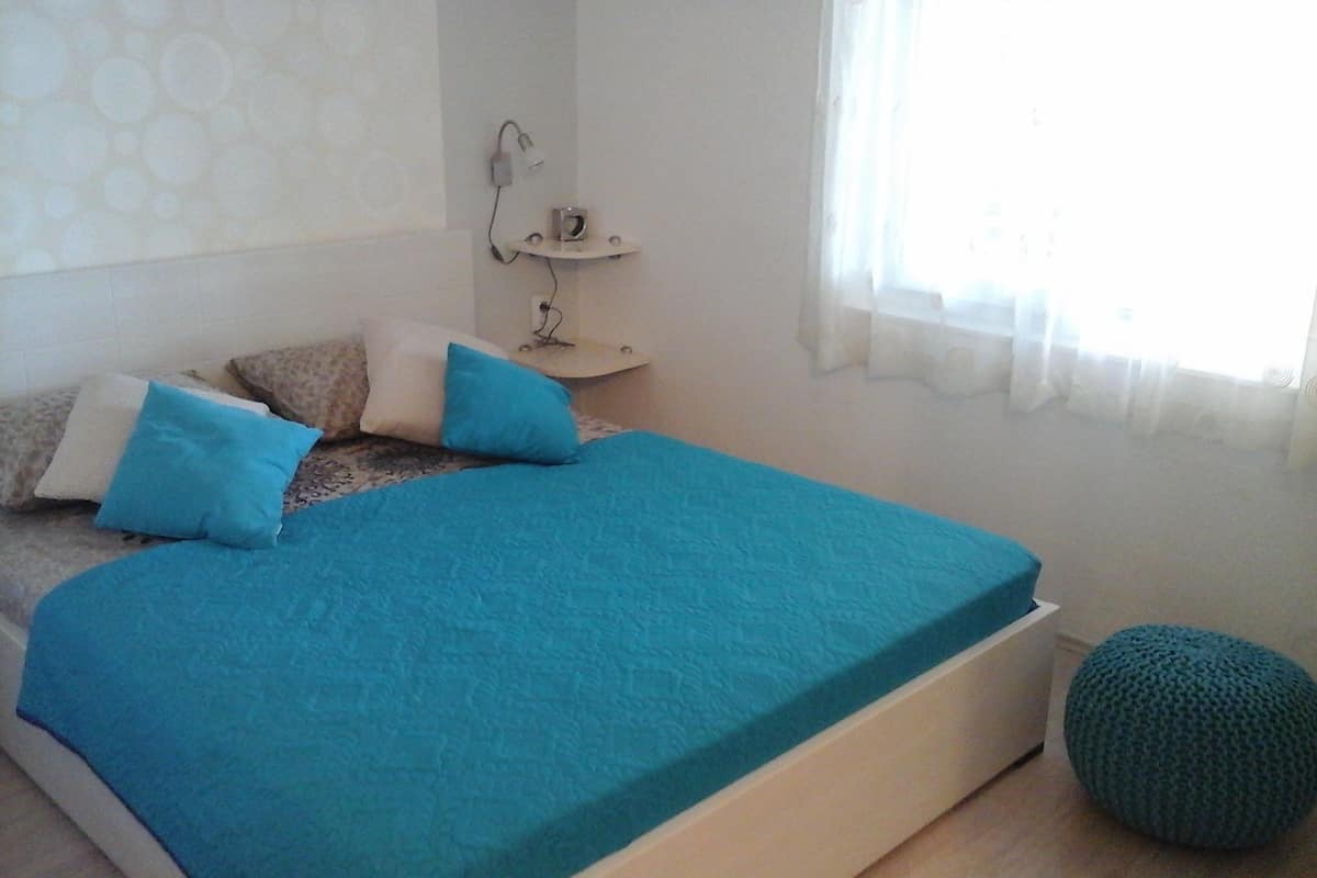 Studio (nr. 2) with parking | 1 chambre, literie de qualité supérieure, couette en duvet d'oie