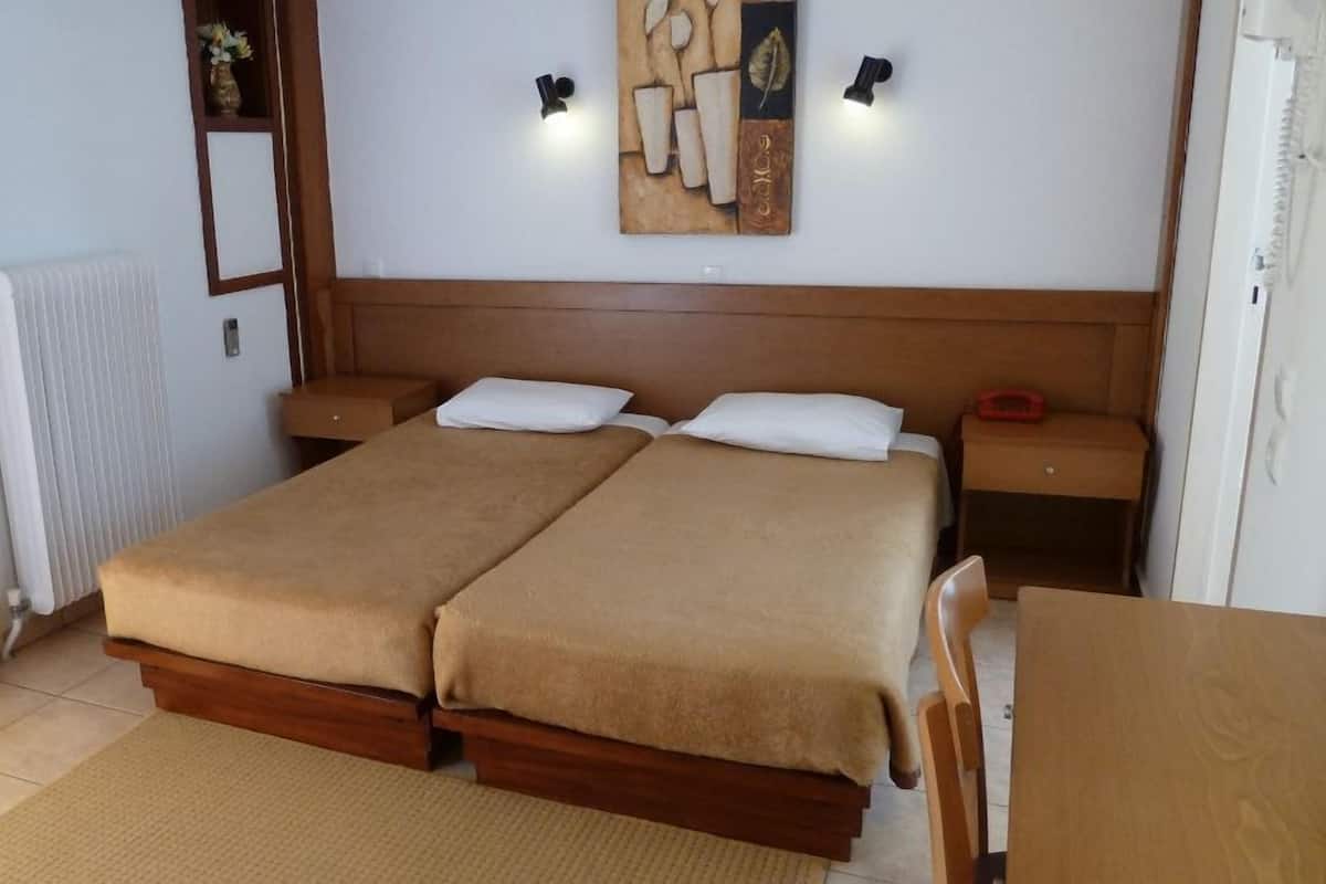 Appartamento Economy, 1 camera da letto | 1 camera, una cassaforte in camera, una scrivania, ferro/asse da stiro