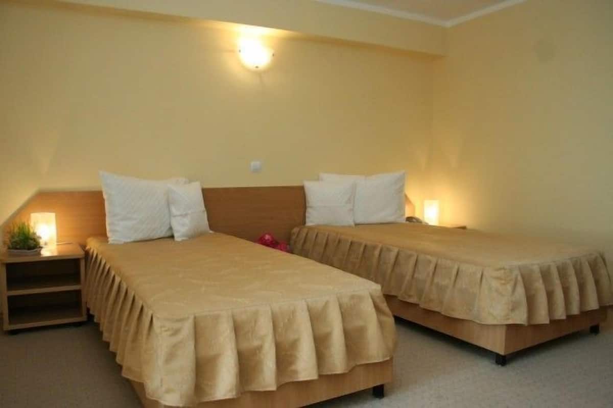 Double or Twin Room | Minibar, in-room safe, iron/ironing board (on request), WiFi (free)