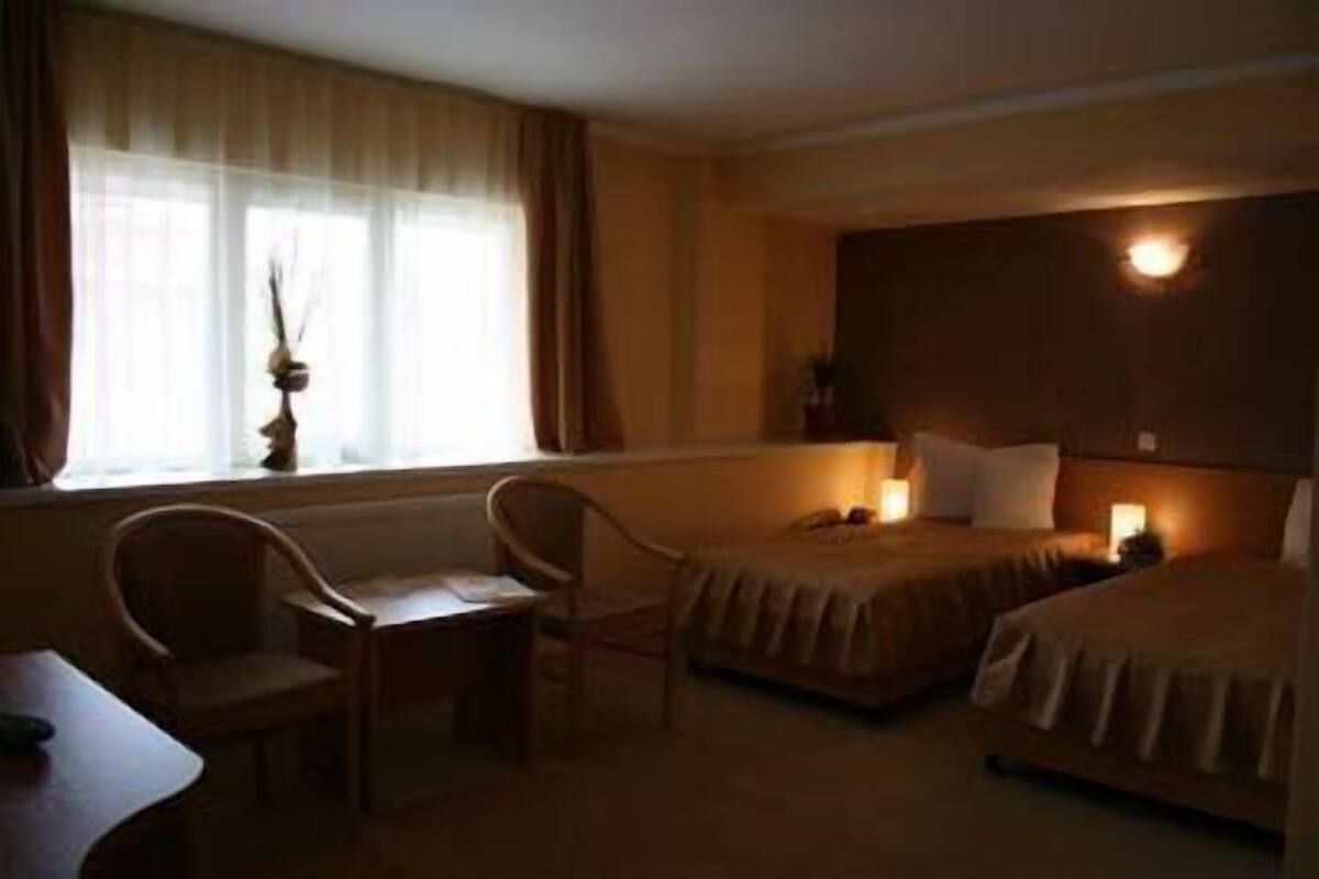 Double or Twin Room Single Use | Minibar, in-room safe, iron/ironing board (on request), WiFi (free)