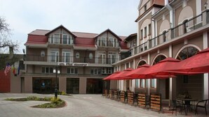 Outdoor dining - Hotel Apollo Hermannstadt (Sibiu)