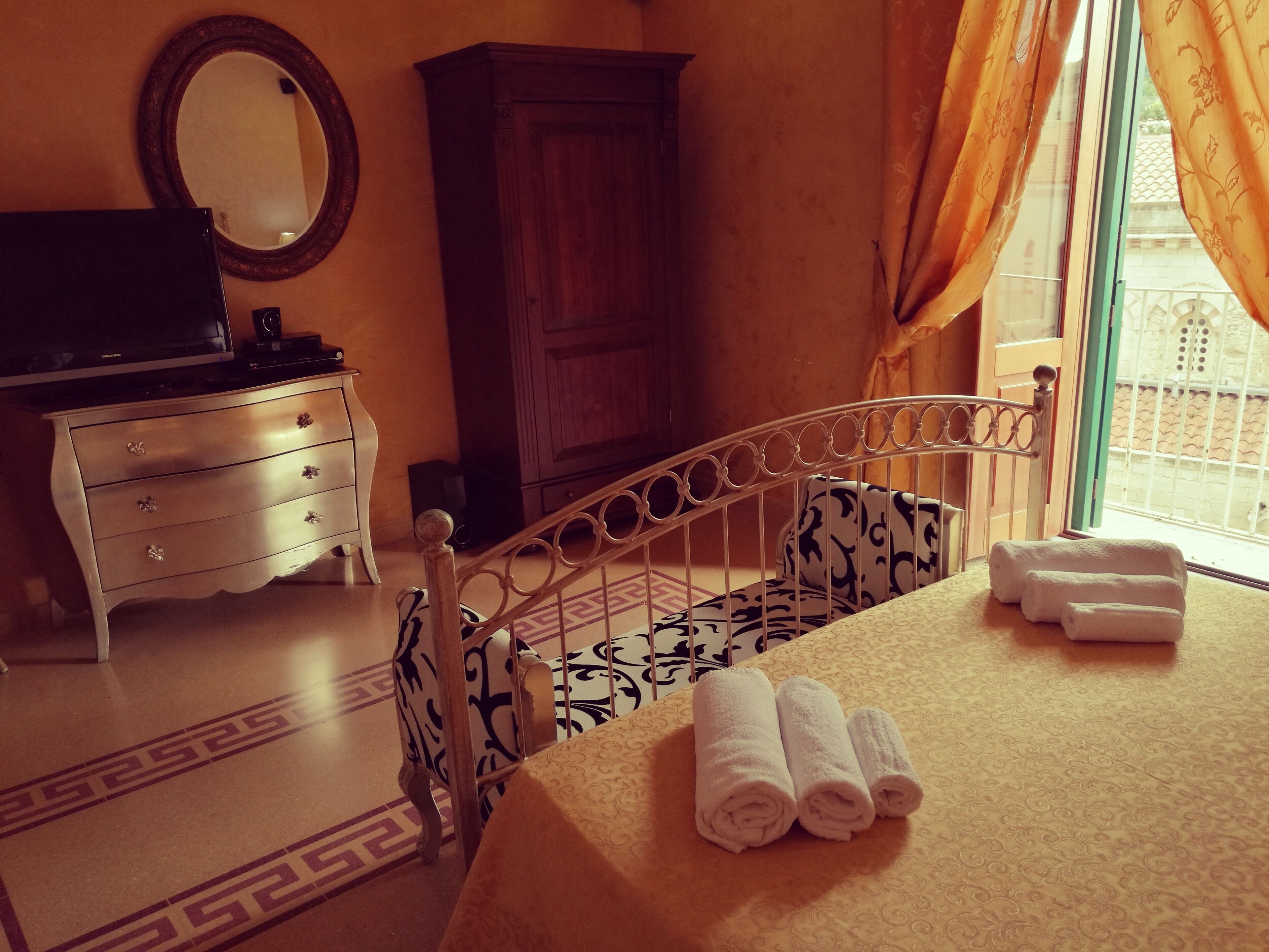 In-room safe, soundproofing, free WiFi