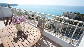 In-room safe, soundproofing, free WiFi