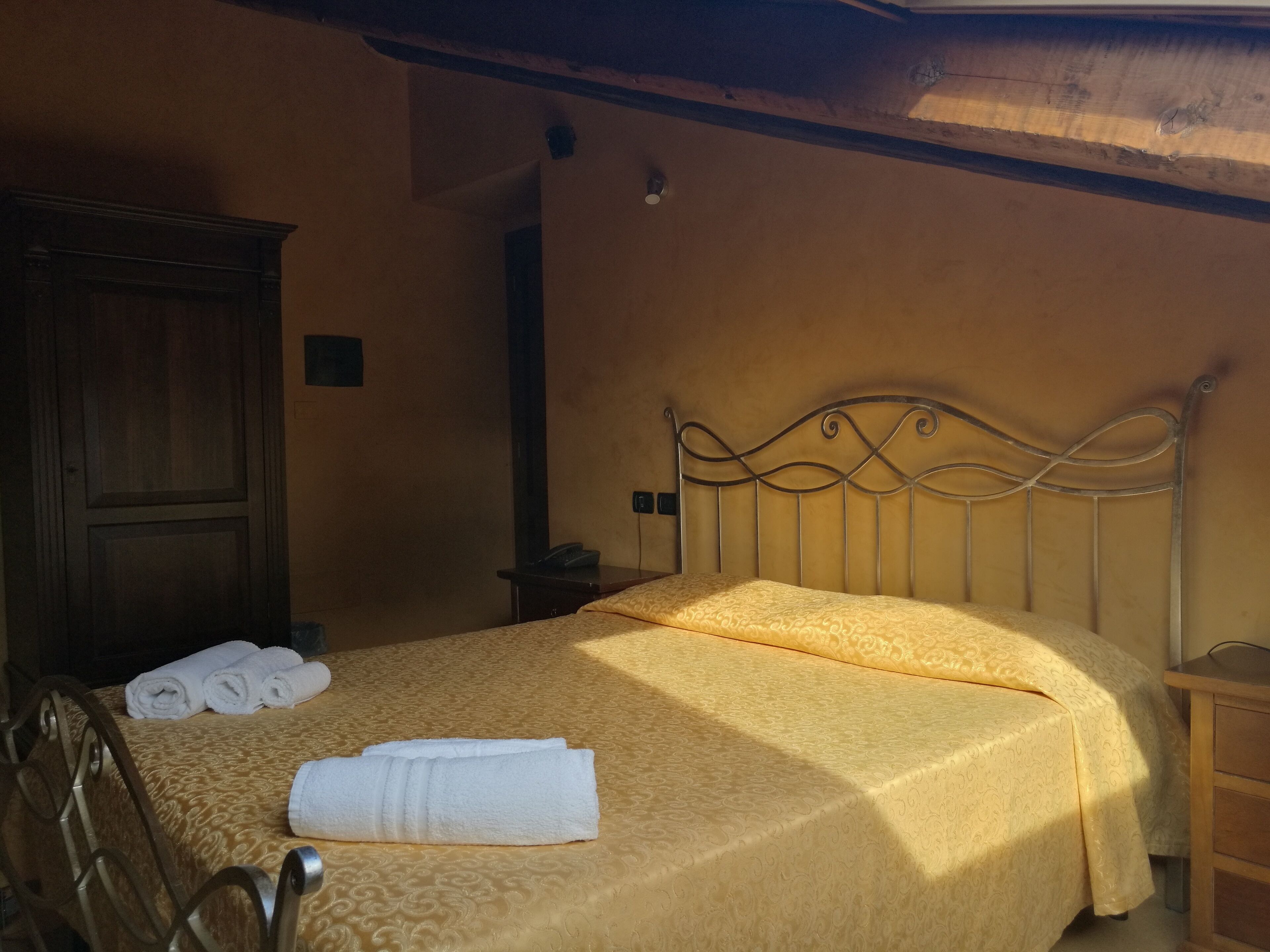In-room safe, soundproofing, free WiFi