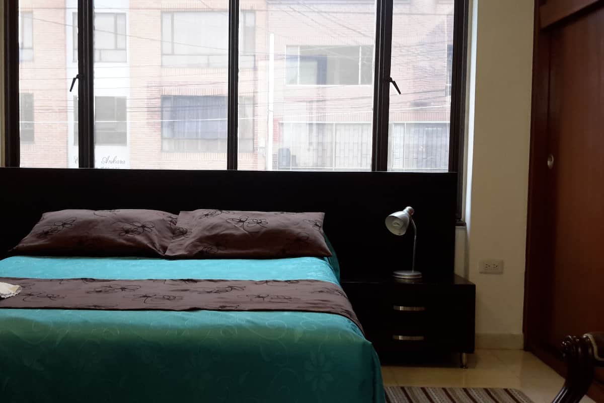 Quarto casal | Ferros/tábuas de passar roupa, Wi-Fi de cortesia, roupa de cama