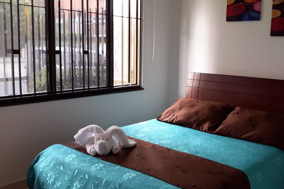 Ferros/tábuas de passar roupa, Wi-Fi de cortesia, roupa de cama