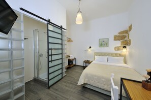 Economy Double Room, Patio, Ground Floor | Down duvets, pillow-top beds, in-room safe, desk - Orion and Dryades (Athens)