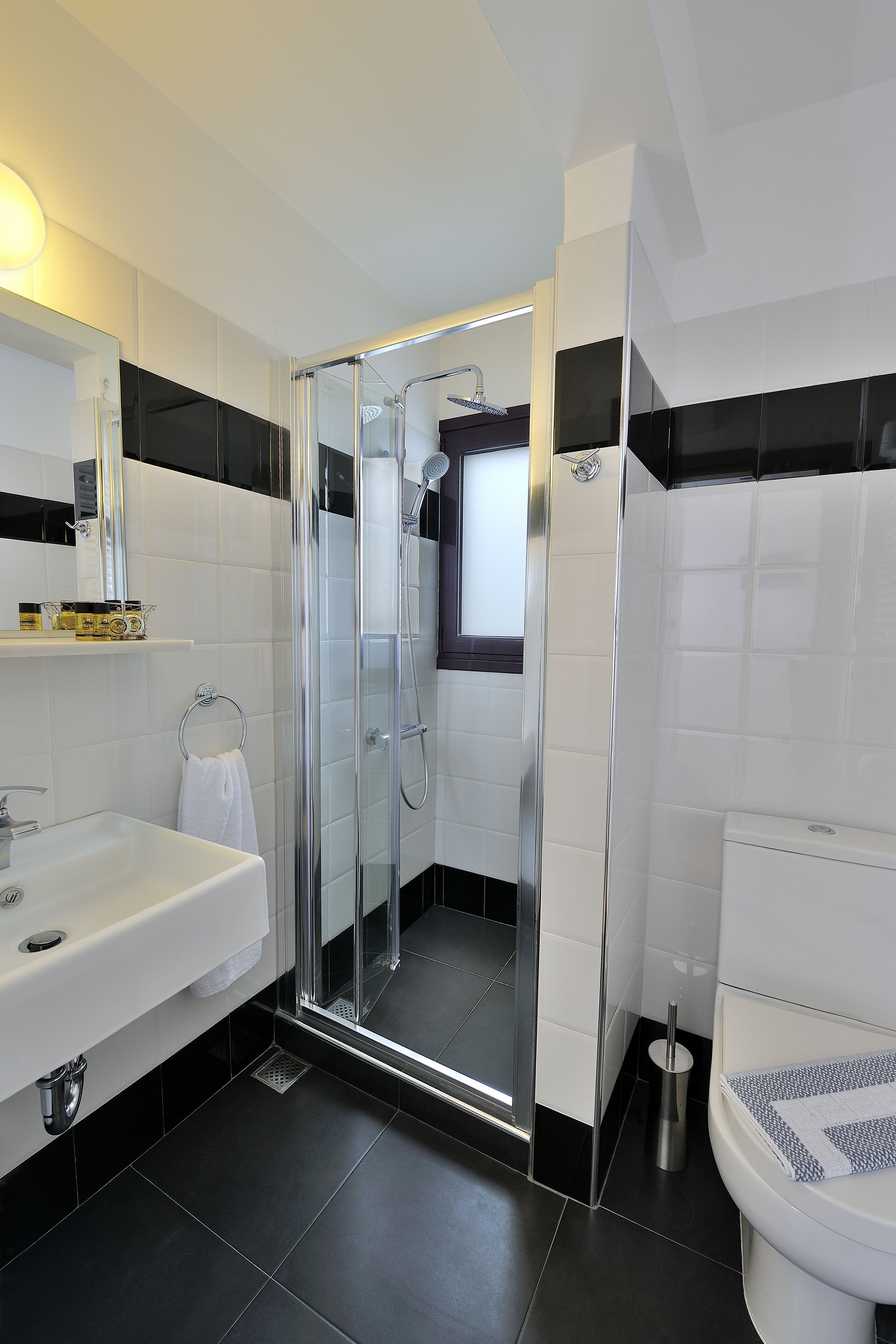 shower, free toiletries, hair dryer, towels