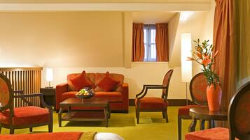 Suite | Meja kerja, kedap suara, dan setrika/meja setrika