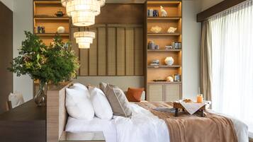 Nidhrarom Suite | Minibar, coffres-forts dans les chambres, bureau