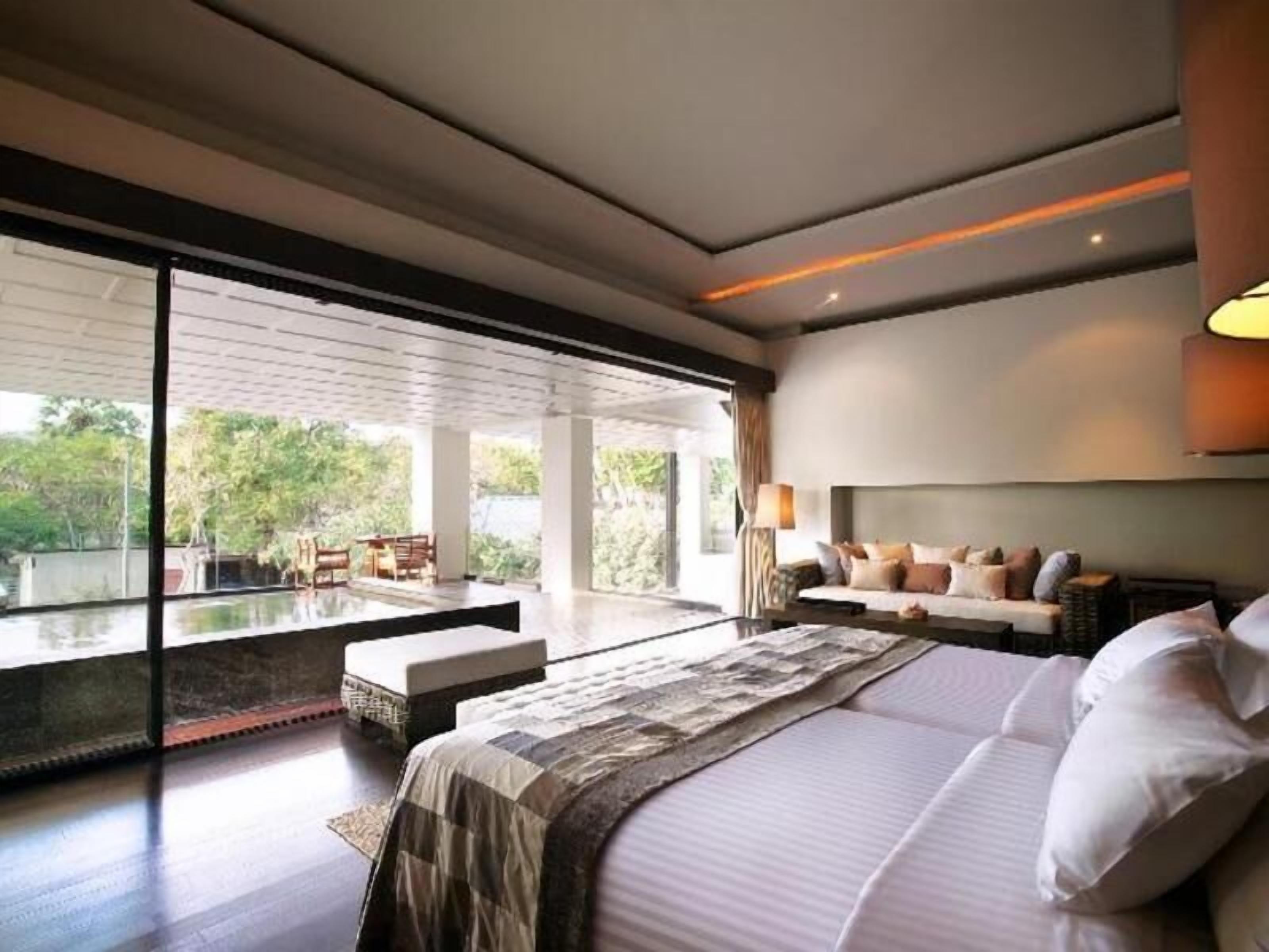 Minibar, in-room safe, desk, rollaway beds