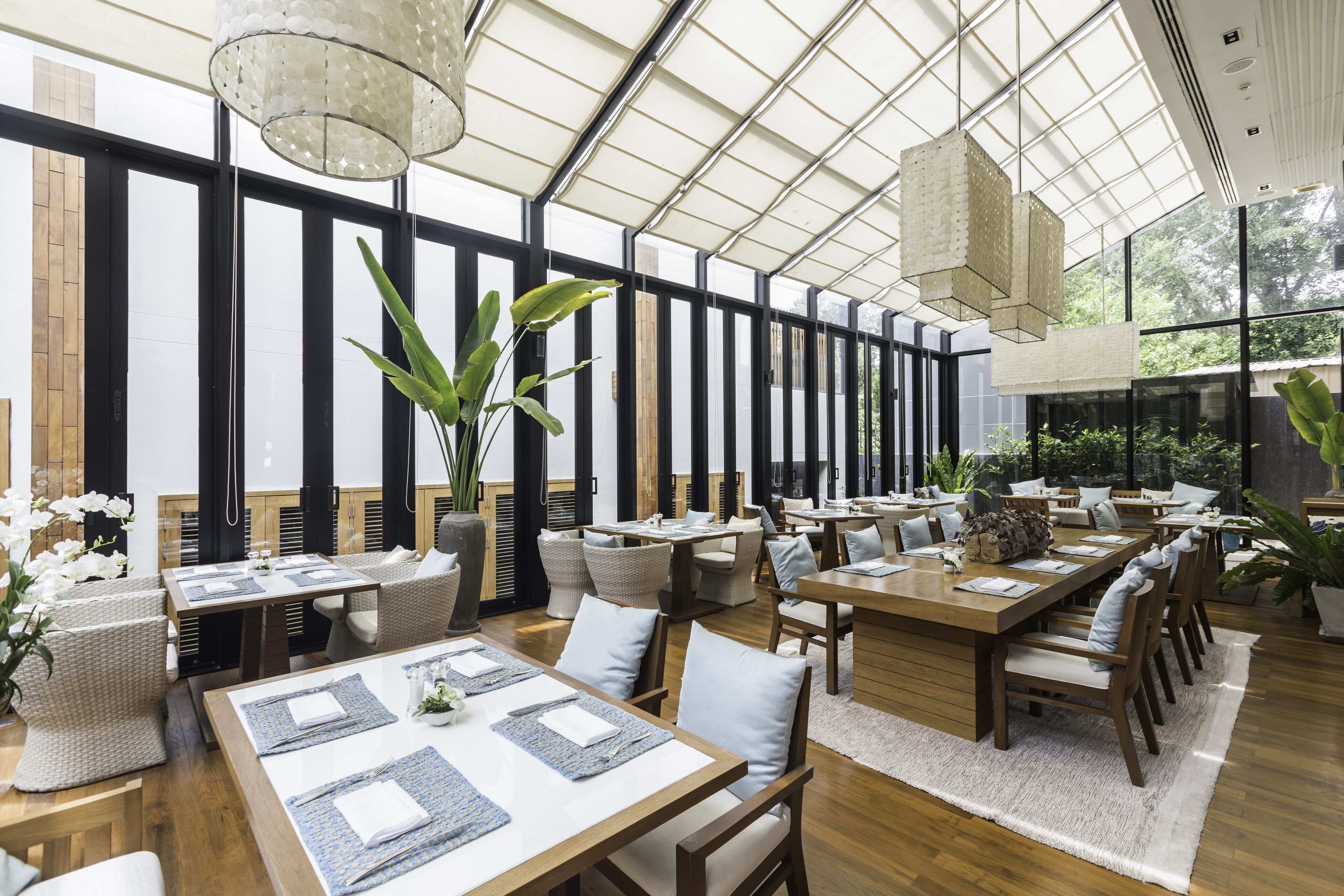 breakfast, lunch, dinner served; international cuisine, pool views