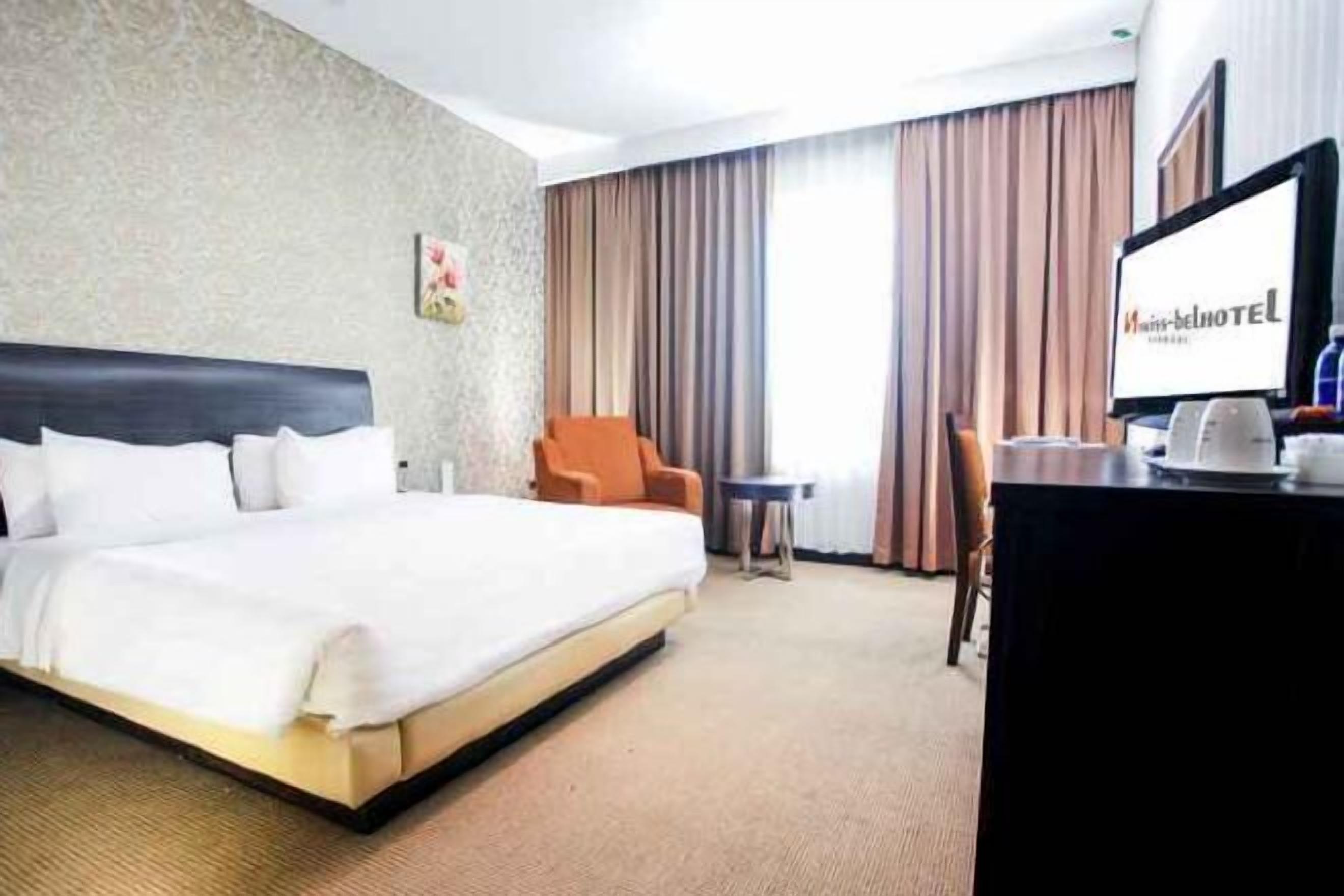 Minibar, in-room safe, desk, laptop workspace