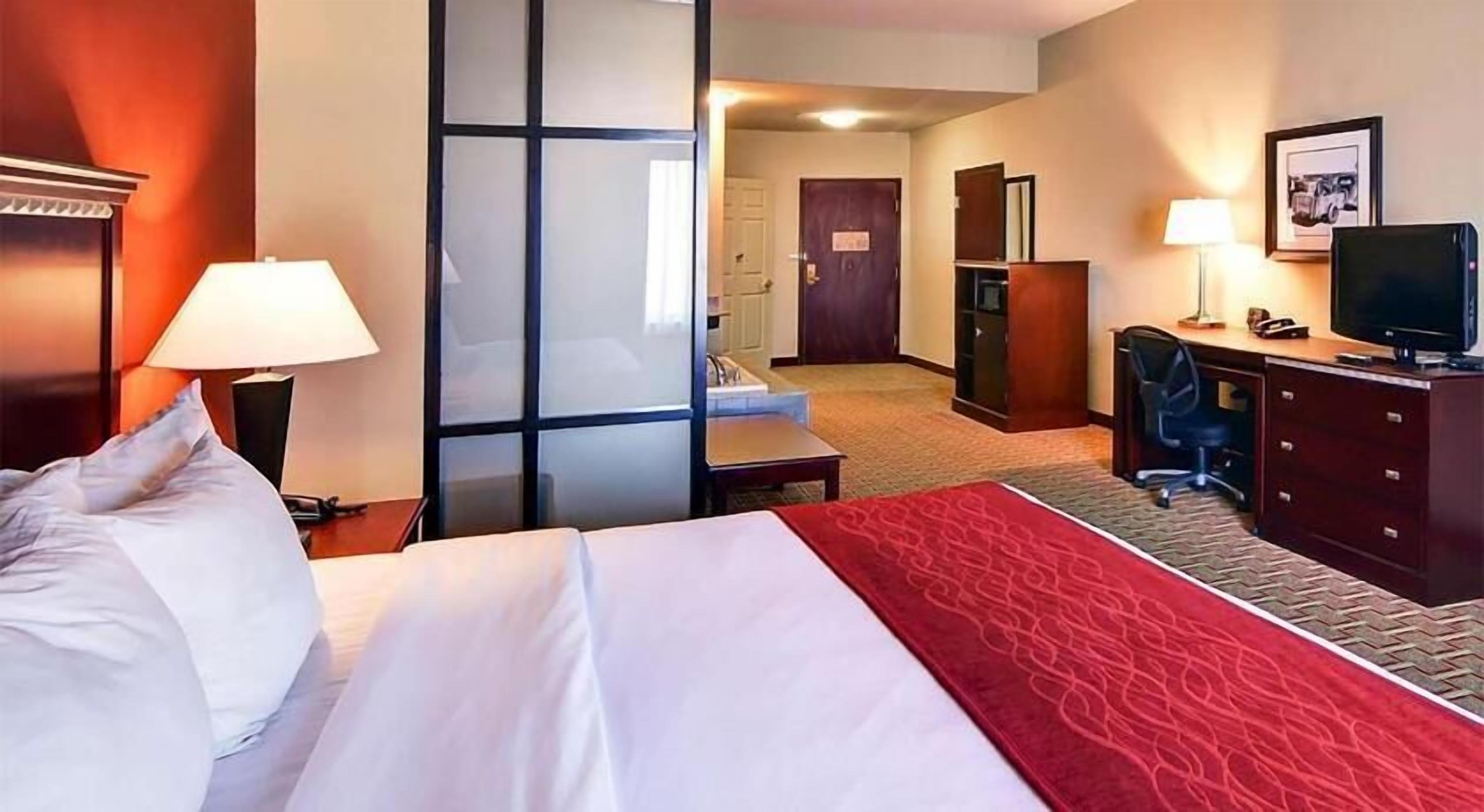 Pillowtop beds, in-room safe, desk, laptop workspace