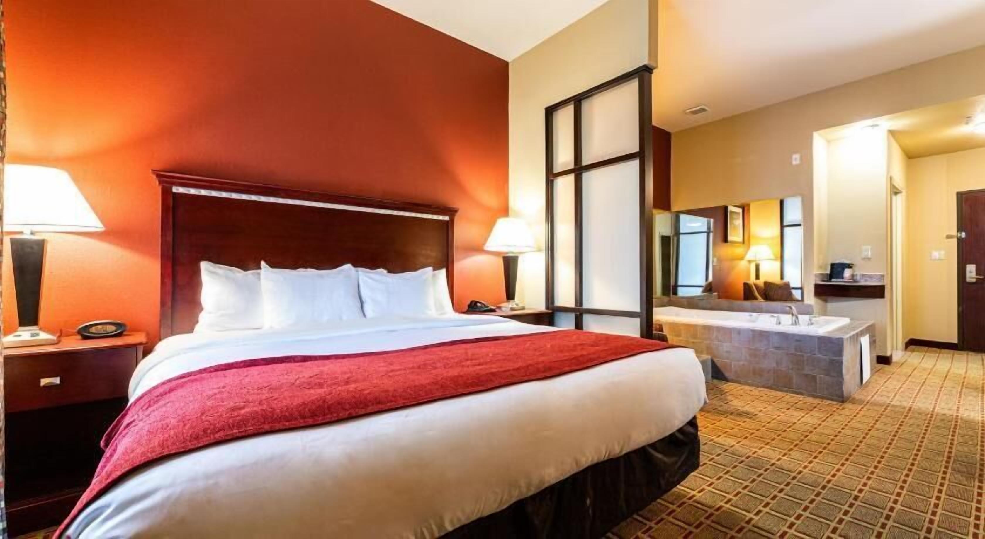 Pillowtop beds, in-room safe, desk, laptop workspace