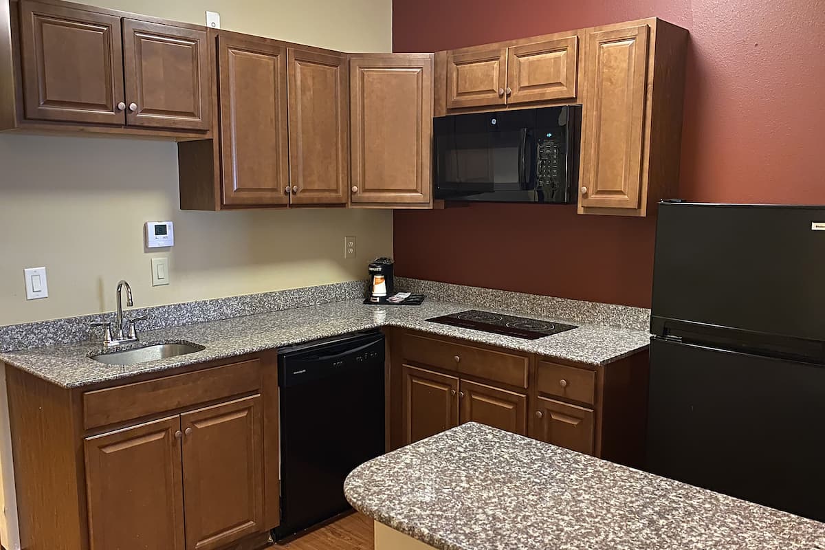 microwave, coffee/tea maker