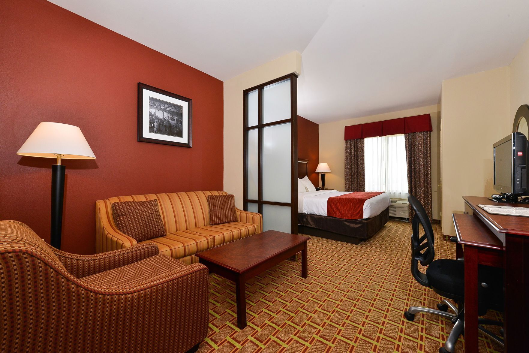 Pillowtop beds, in-room safe, desk, laptop workspace